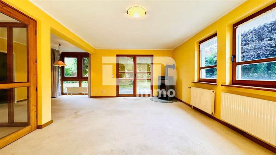 (R)eserviert!Schönes modern geschnittenes Einfamilienhaus mit Garage und großem Grundstück - EG Wohn / Esszimmer Kamin / Zugang Terrasse